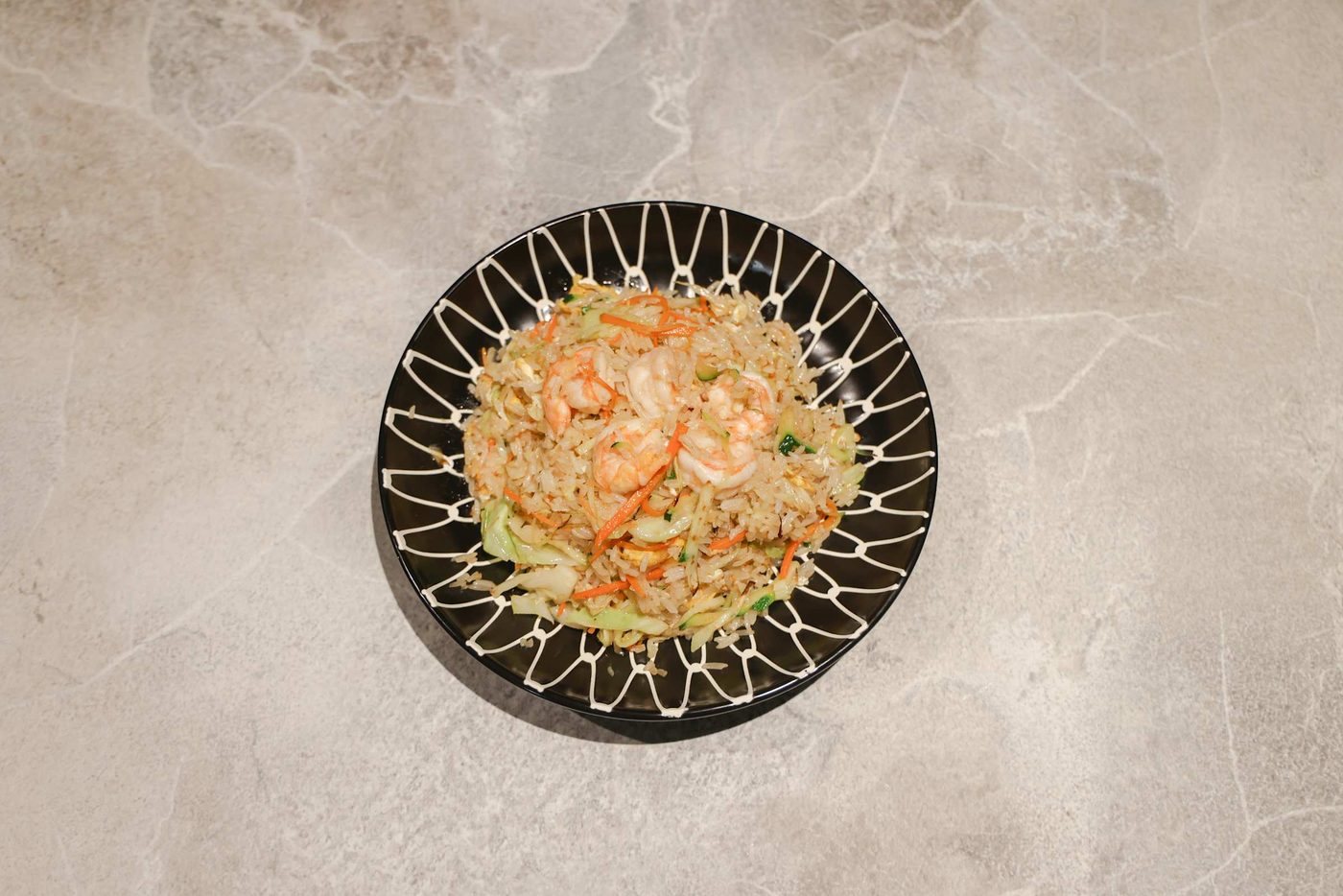 Riso saltato con verdure e gamberi