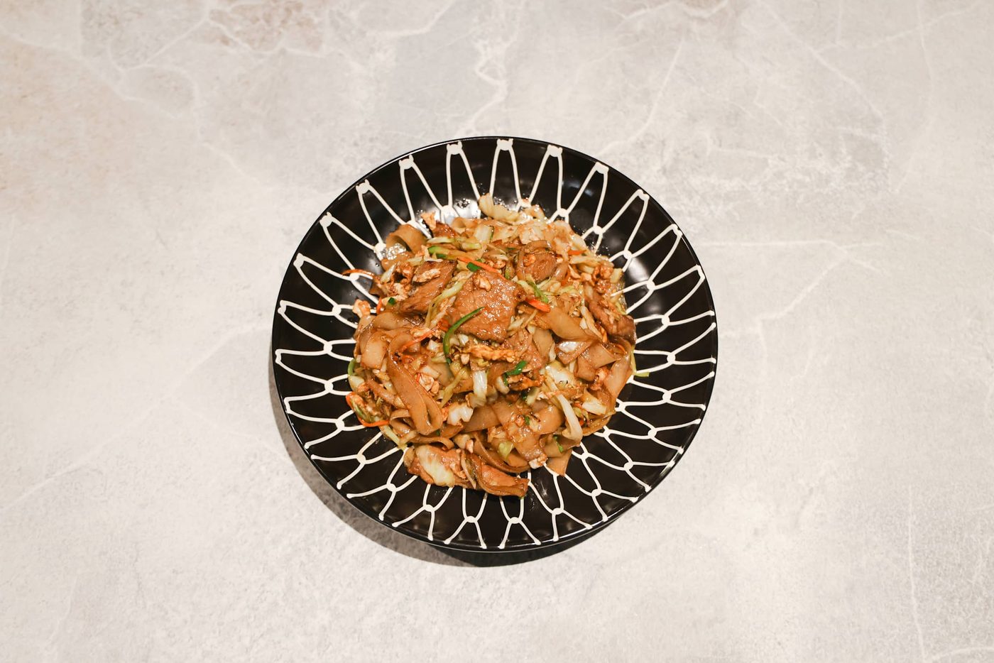 Pasta udon saltata con manzo e verdure