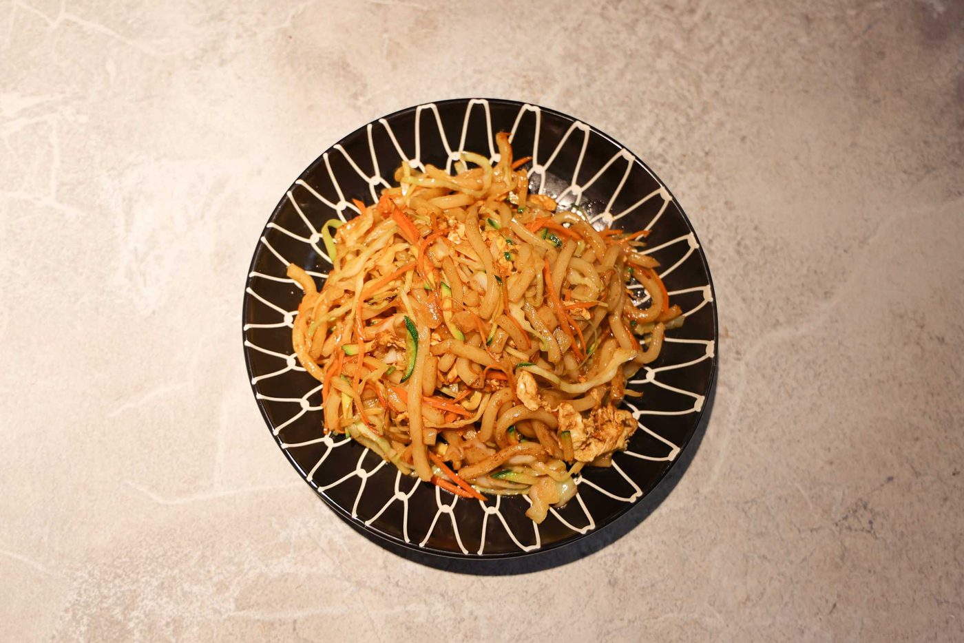 Pasta udon saltata con verdure